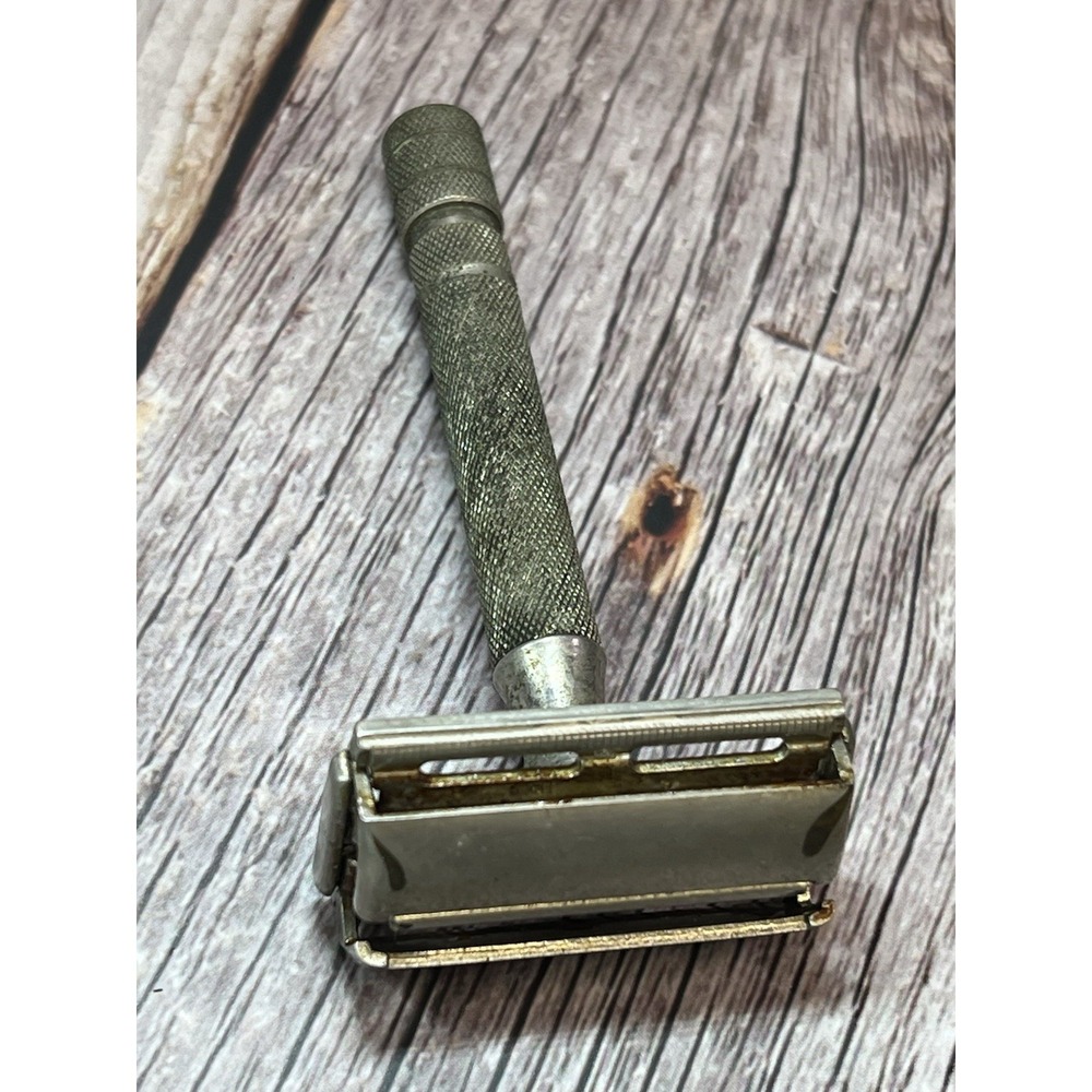 Gillette 40s Style Super Speed VTG DE Safety Razor TTO Notched Center No Date - Picture 2 of 7